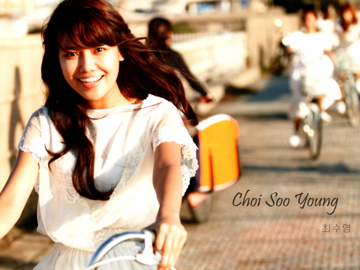 Корейские девушки на велосипедах