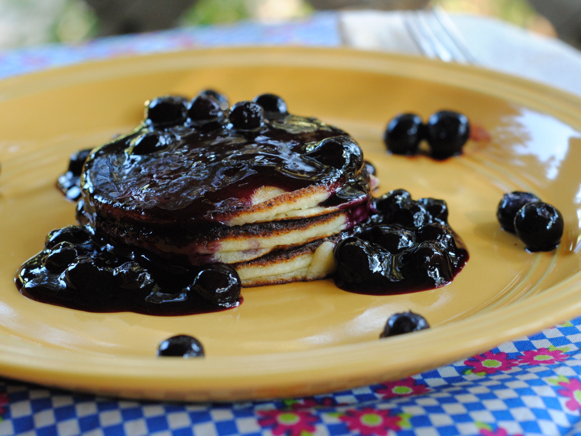 Блины с вареньем на Масленицу
