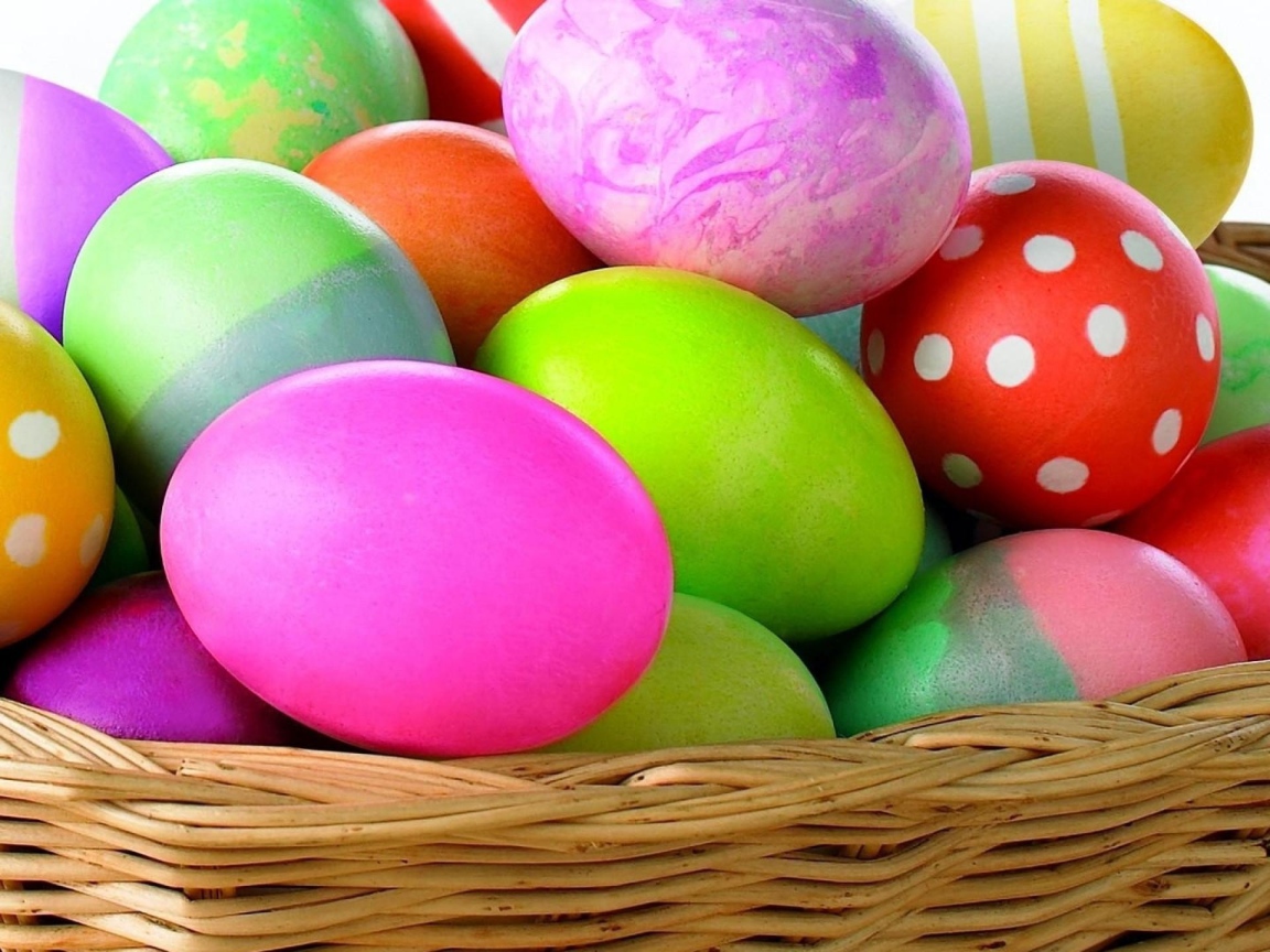 Разноцветные яйца на пасху