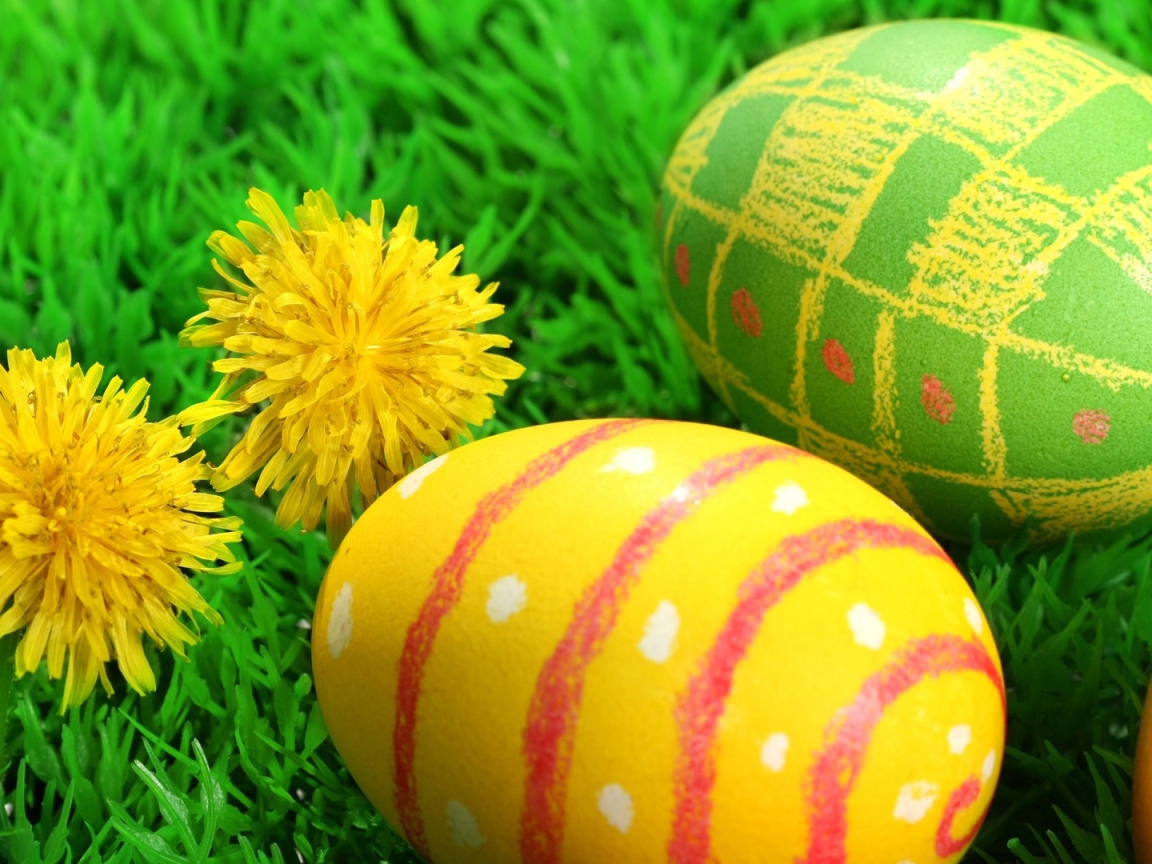 Одуванчики и яйца на Пасху