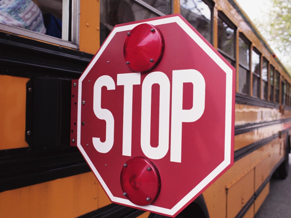 Школьный автобус в День знаний 1 сентября