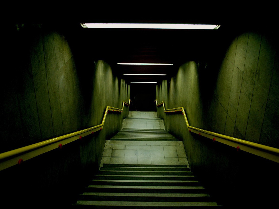 Лестница в темноте