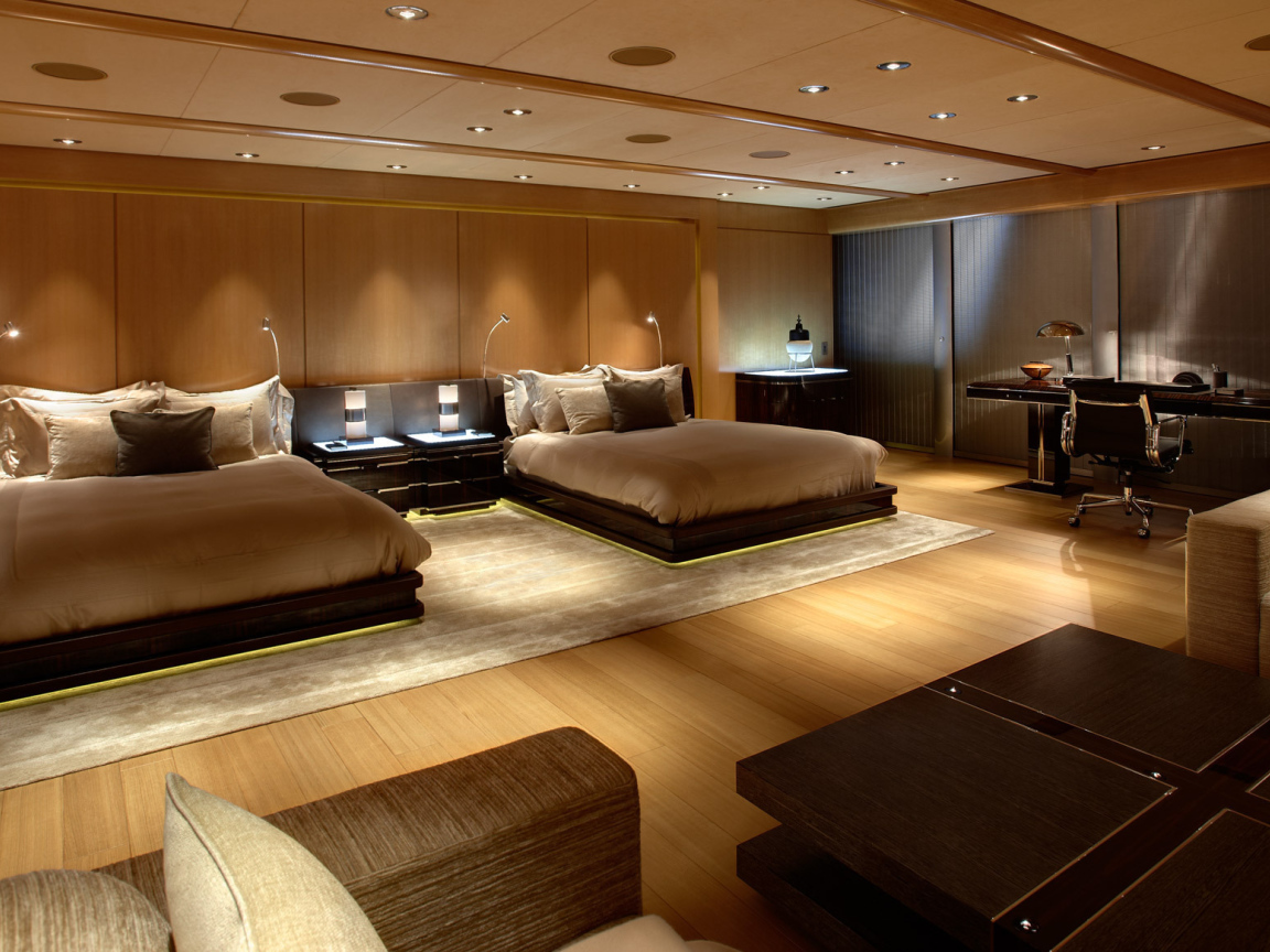 Спальня с двумя кроватями