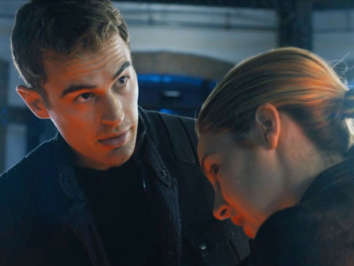 Суперзвезда Тео Джеймс