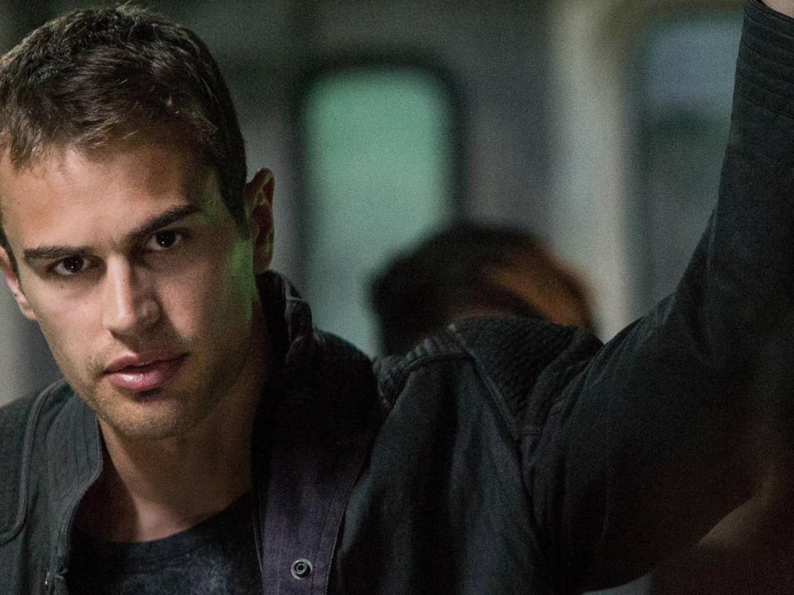 Русская звезда Тео Джеймс