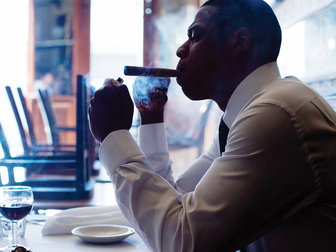 Jay Z с сигарой