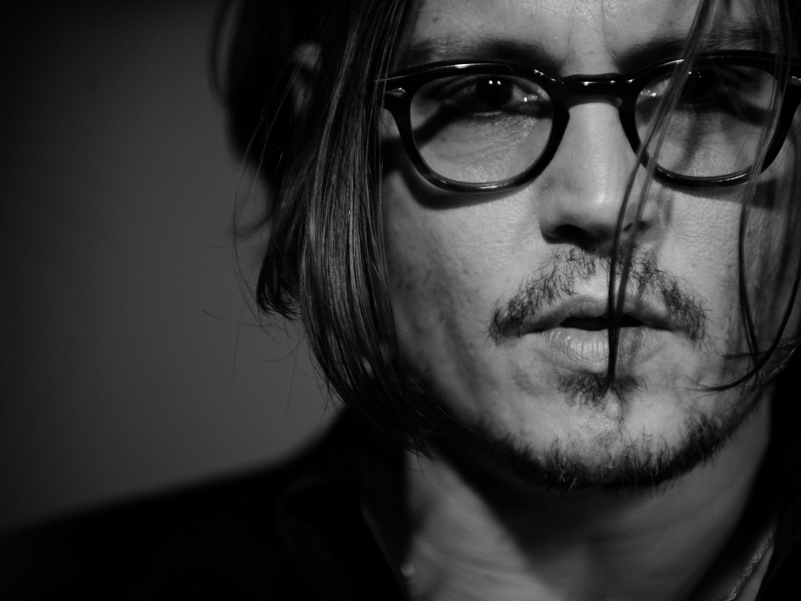 Джони Депп в очках