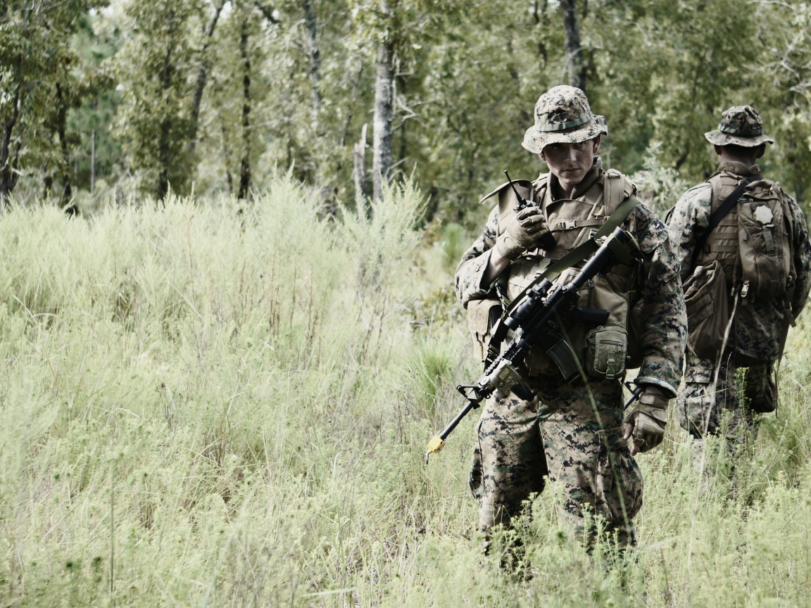 Солдаты в боевой обстановке