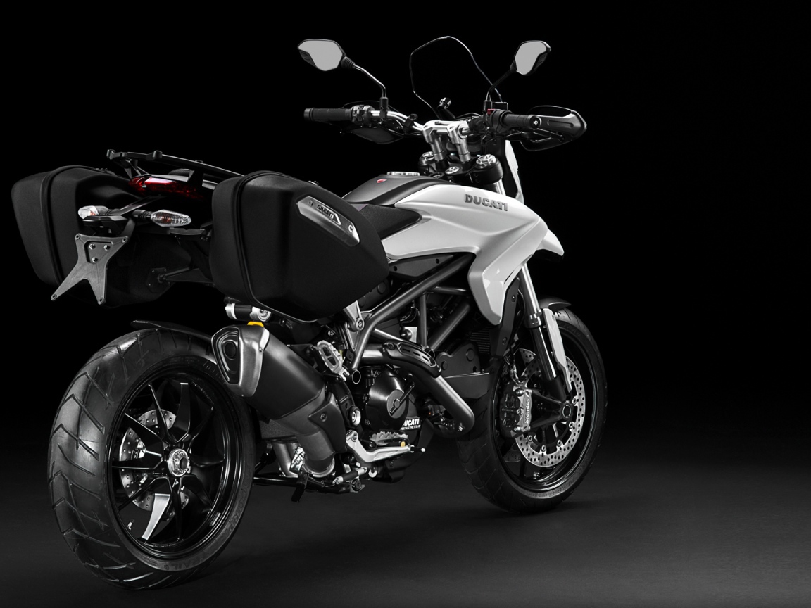 Красивый мотоцикл Ducati Hyperstrada