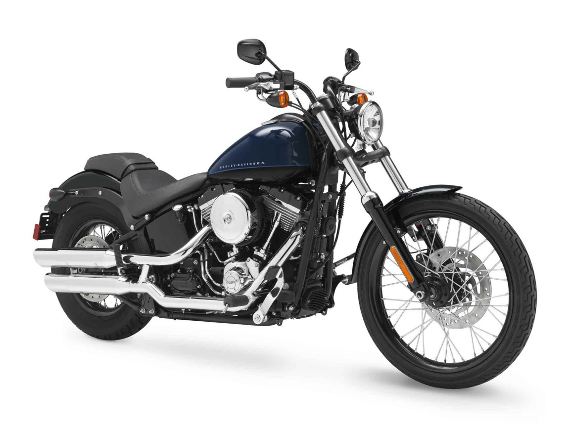 Красивый мотоцикл Harley-Davidson Softail Blackline