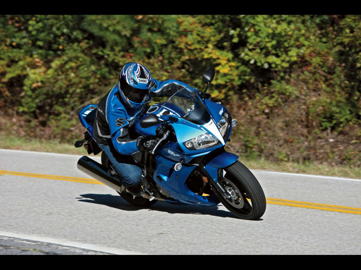 Красивый мотоцикл Suzuki SV 650 S