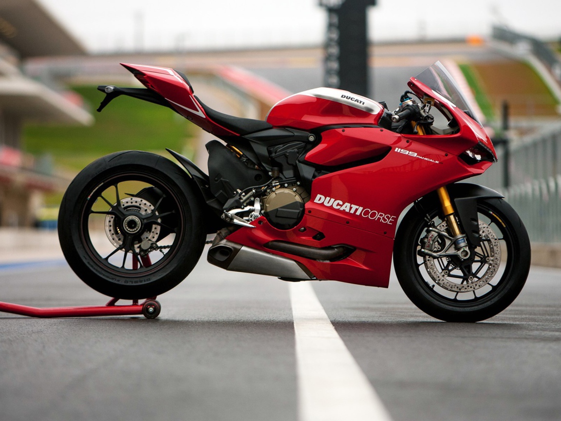 Красивый мотоцикл в москве Ducati Superbike 1199 Panigale