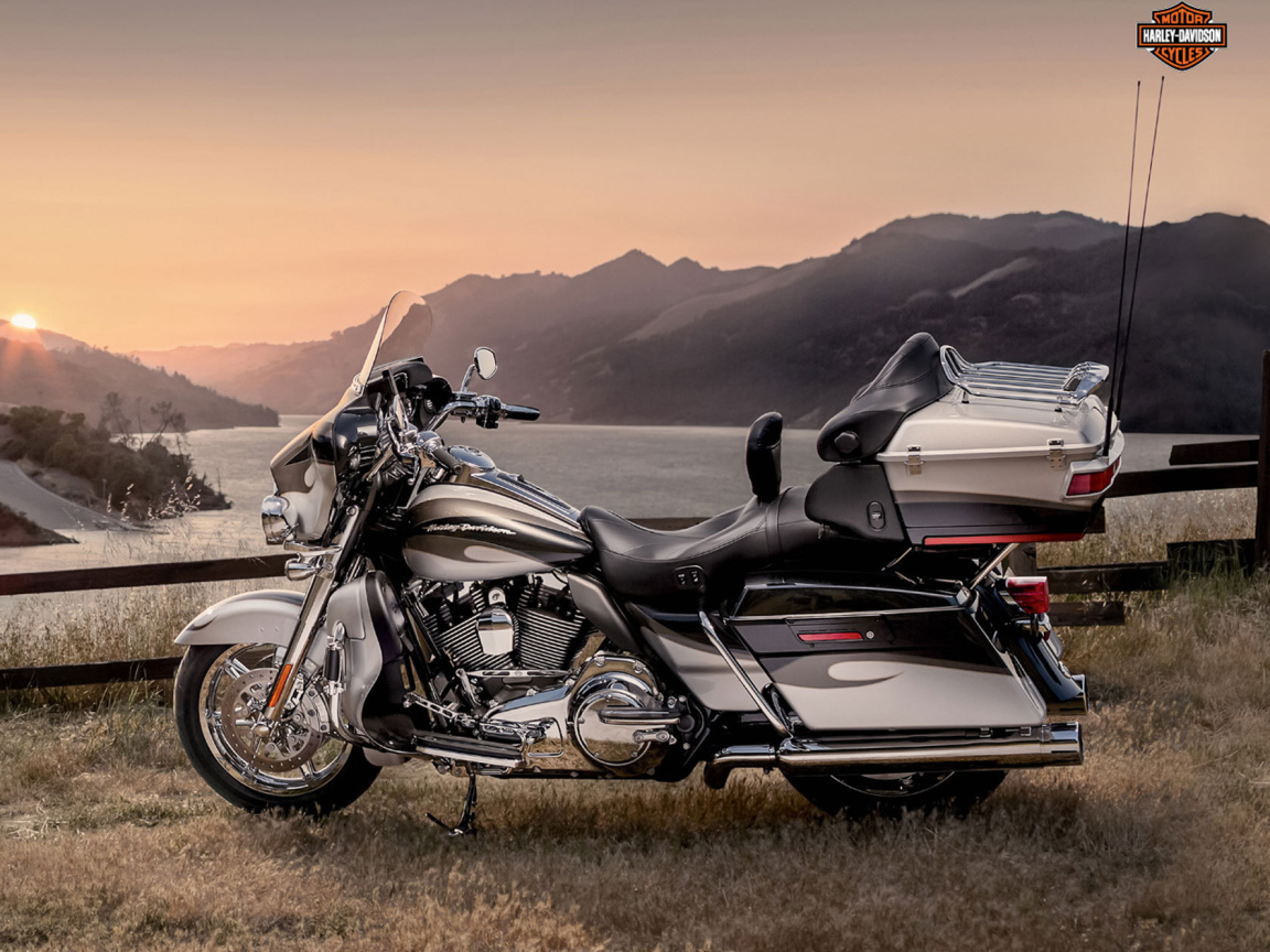 Красивый мотоцикл в москве Harley-Davidson CVO Electra Glide Ultra Classic