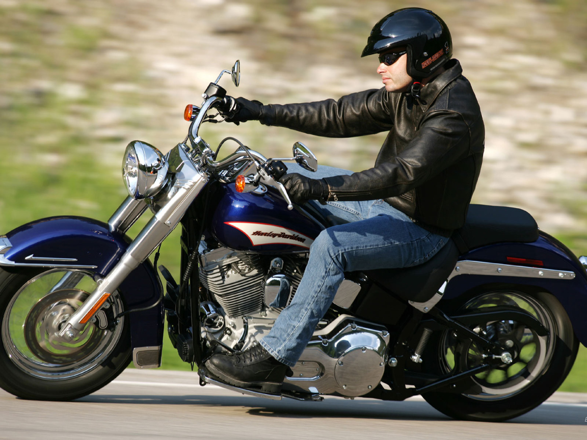 Красивый мотоцикл в москве Harley-Davidson Heritage Softail