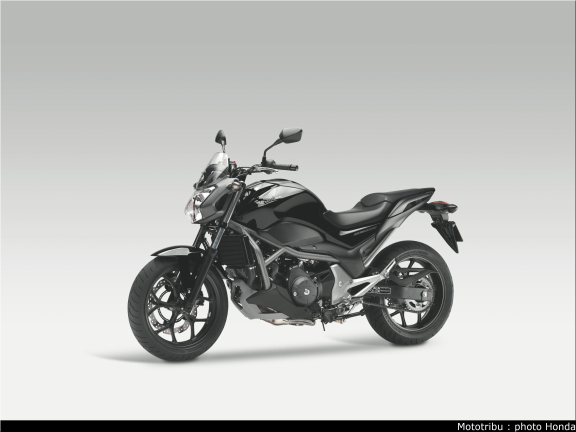 Красивый мотоцикл в москве Honda NC 700 S