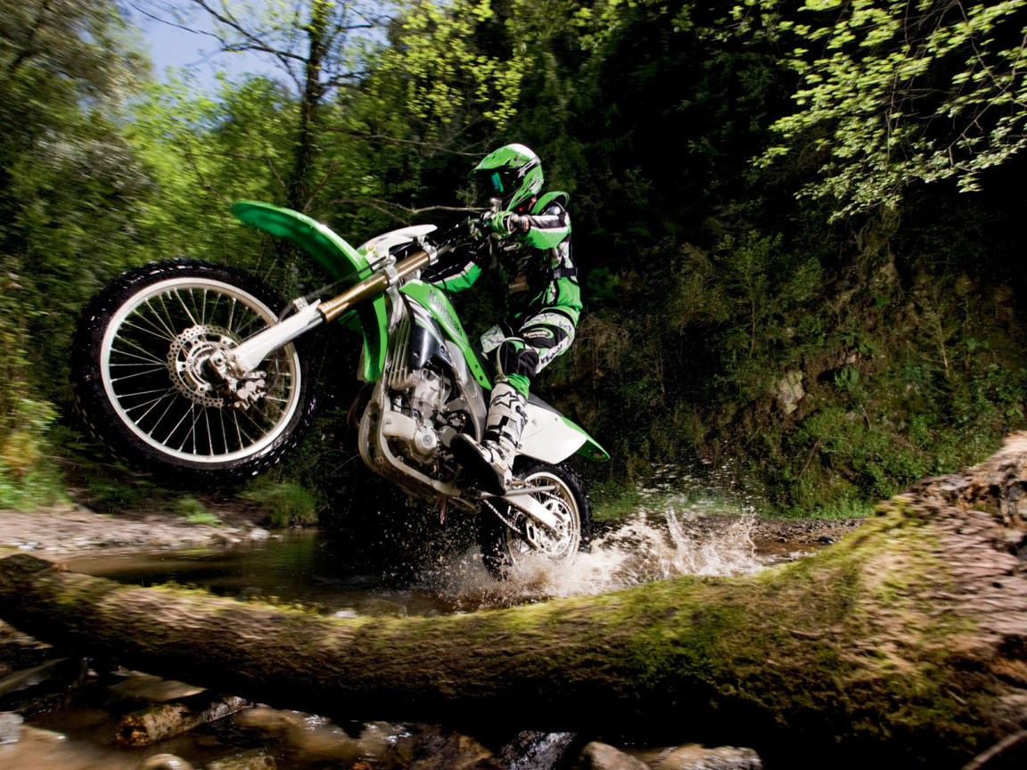 Красивый мотоцикл в москве Kawasaki KLX 450 R