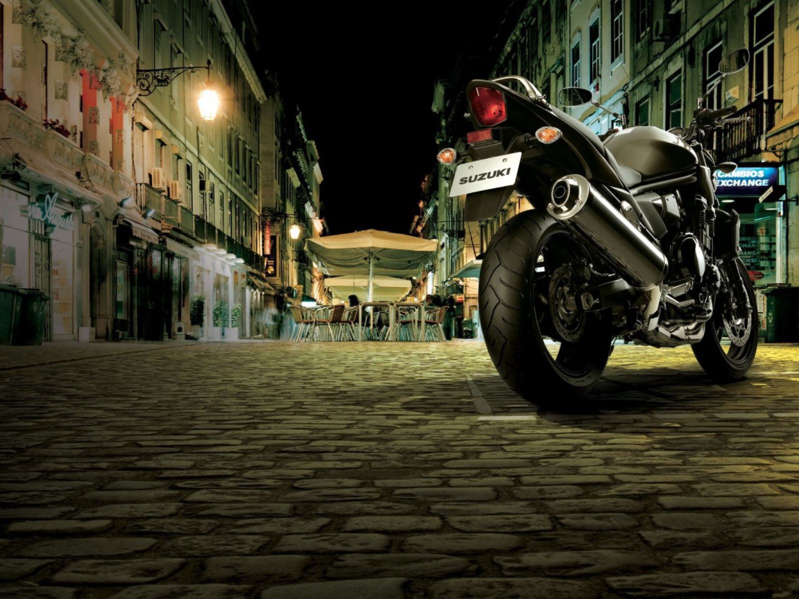 Красивый мотоцикл в москве Suzuki  GSF 1250 S