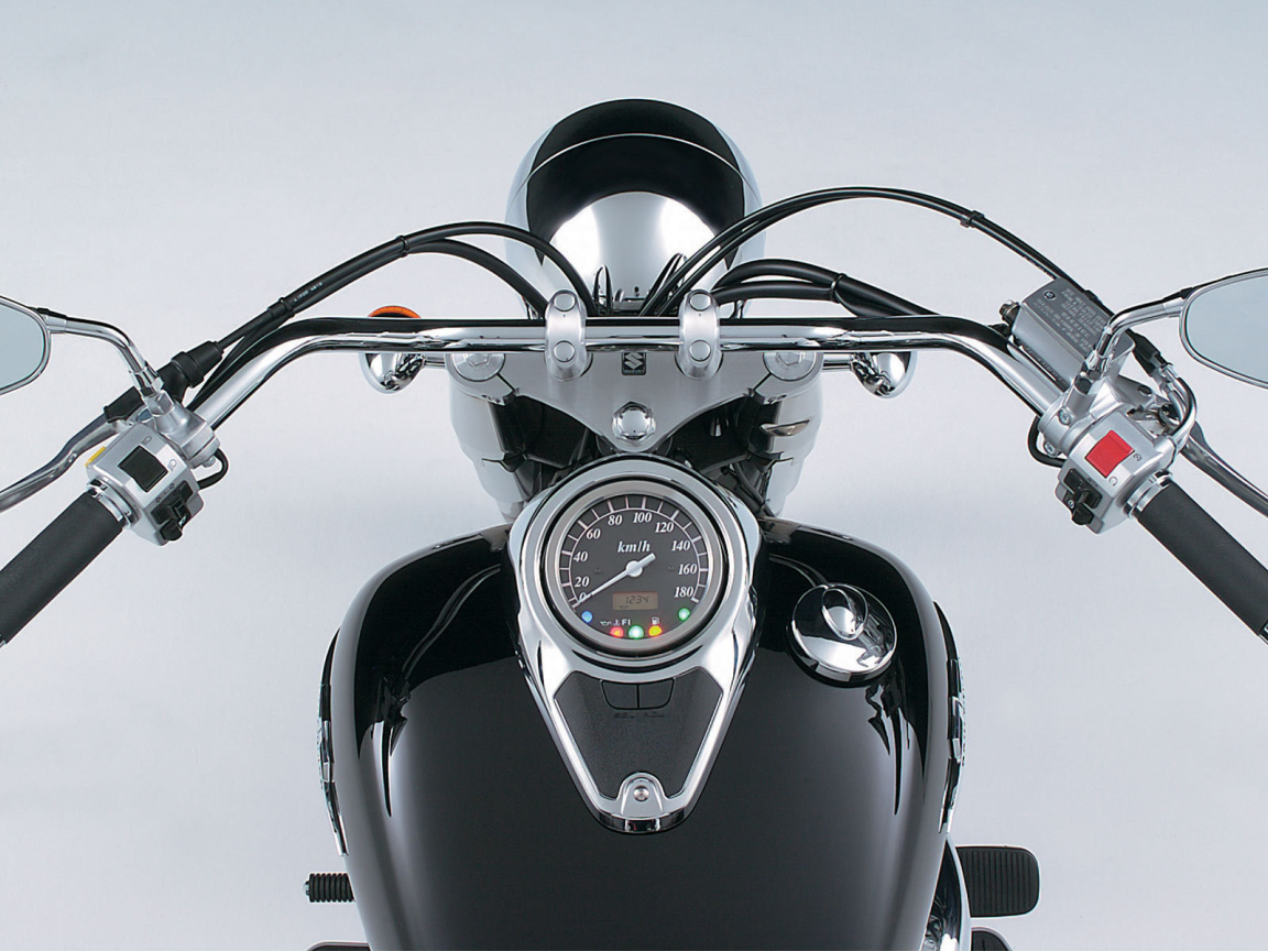 Красивый мотоцикл в москве Suzuki  Intruder C800C