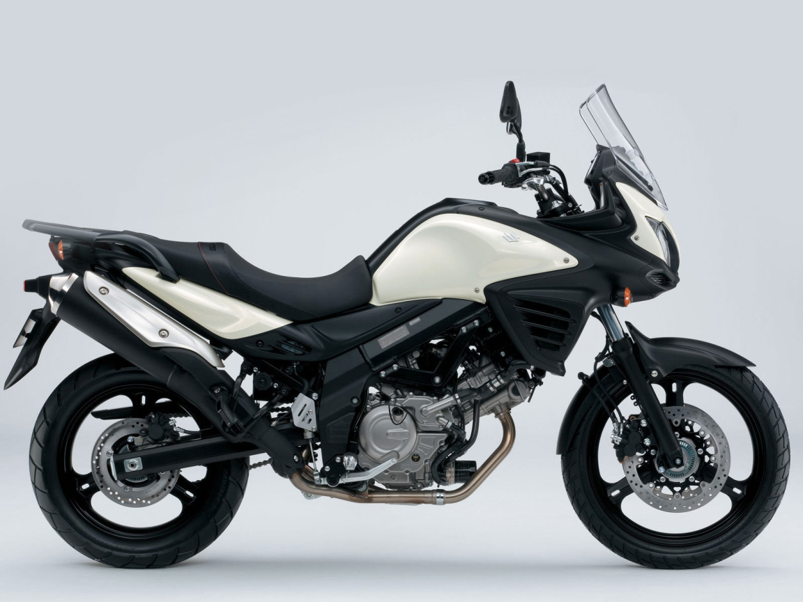 Быстрый мотоцикл Suzuki V-Storm 650 ABS