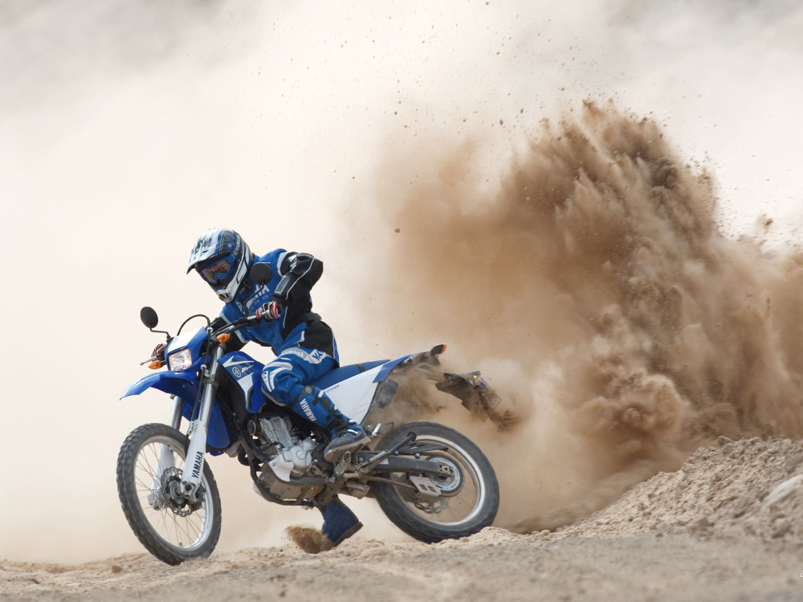 Невероятно быстрый мотоцикл Suzuki DR 200 SE