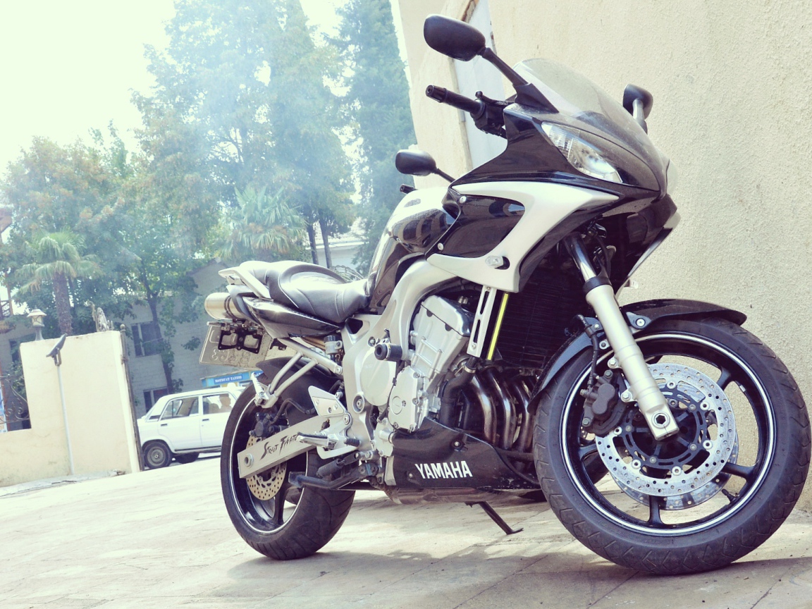 Современный мотоцикл Yamaha