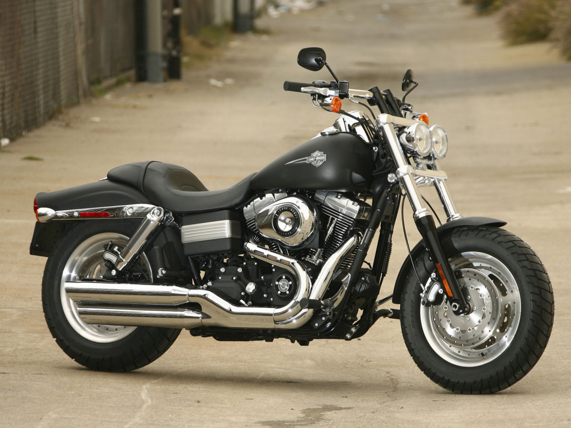 Мотоцикл модели Harley-Davidson Dyna Fat Bob