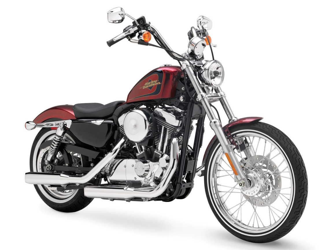 Мотоцикл модели Harley-Davidson XL 1200V Sportster Seventy-Two