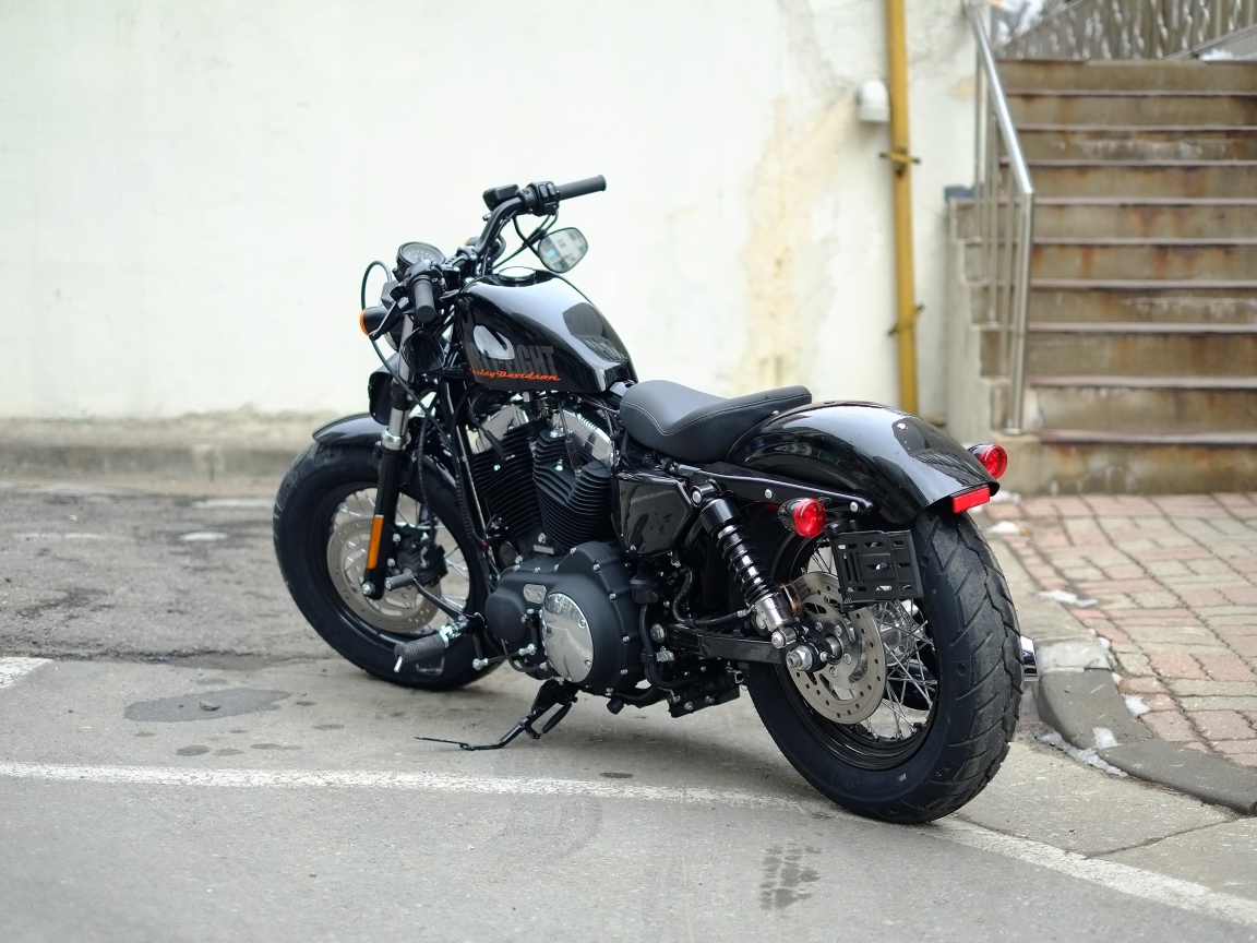 Мотоцикл модели Harley-Davidson XL 1200X Sportster Forty-Eight