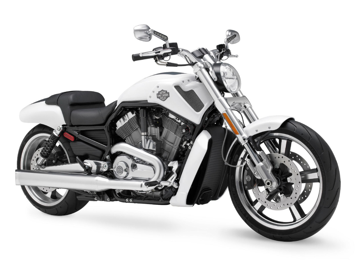 Новый мотоцикл на дороге Harley-Davidson V-Rod Muscle