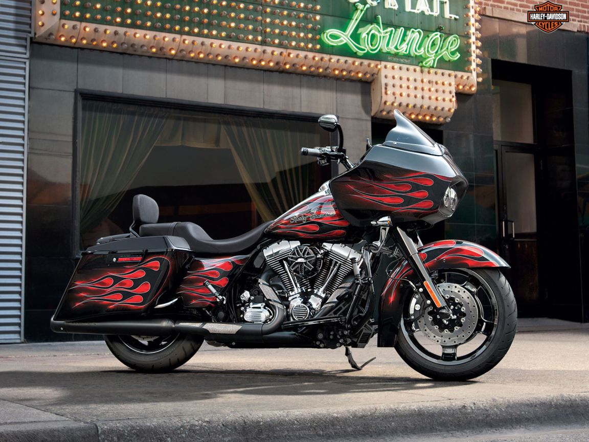 Новый надежный мотоцикл Harley-Davidson CVO Road Glide Custom