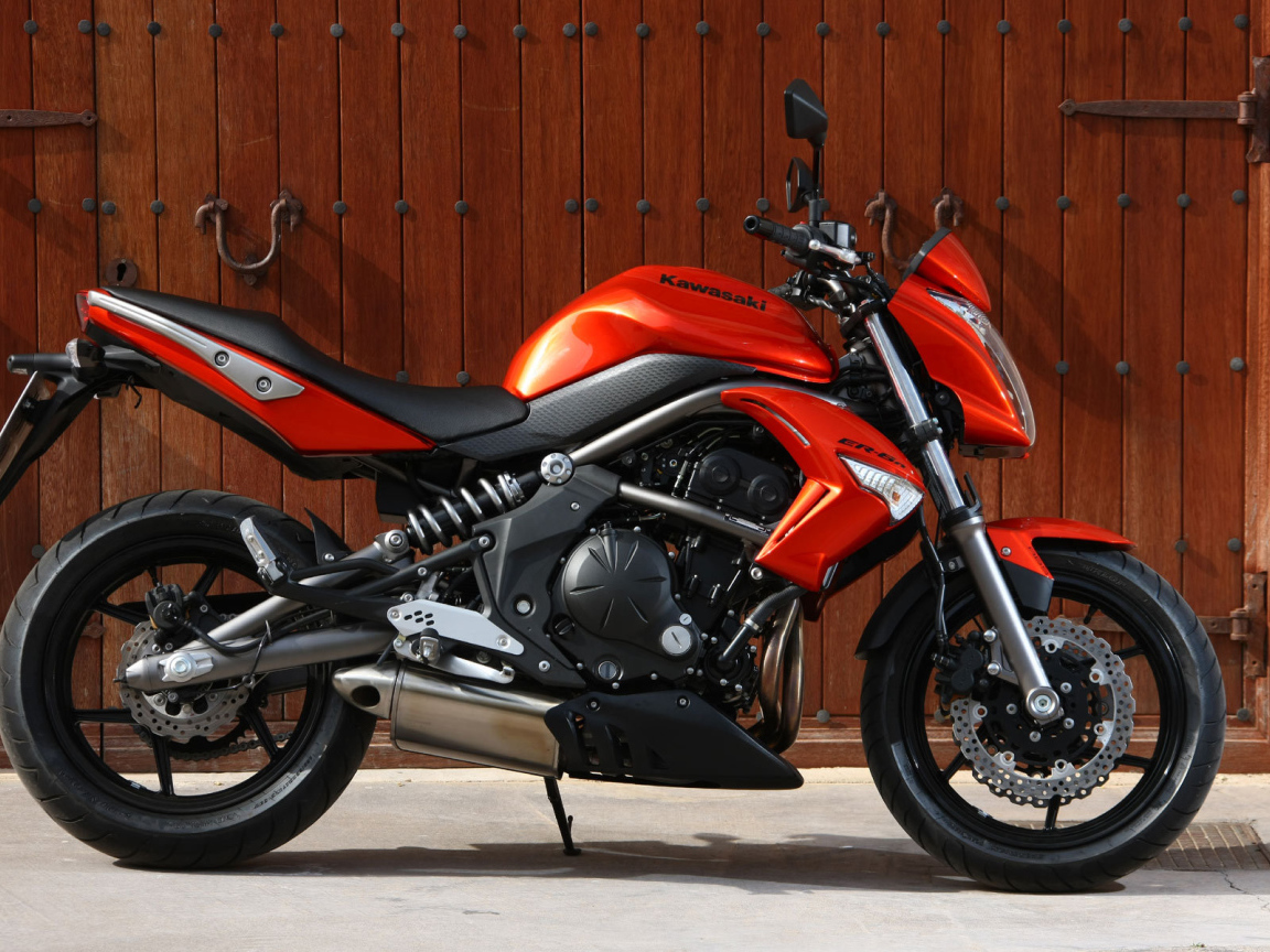 Новый надежный мотоцикл Kawasaki ER-6n