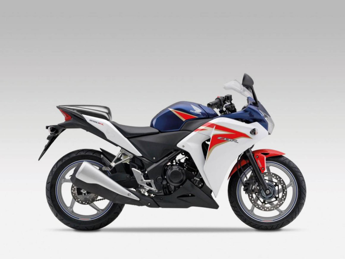 Популярный мотоцикл Honda CBR 250 R