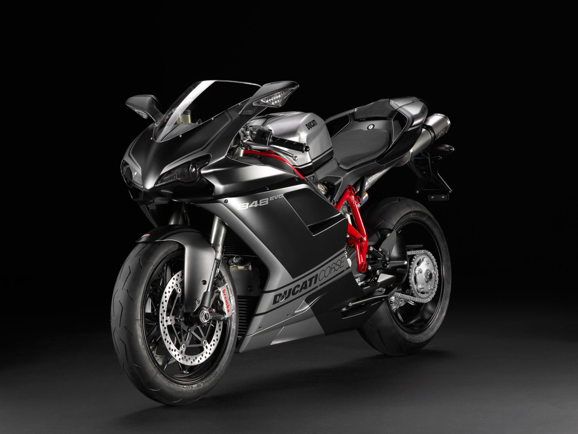 Популярный мотоцикл Ducati Superbike 848 Evo