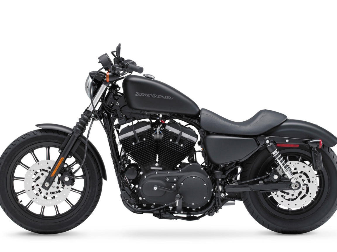 Популярный мотоцикл Harley-Davidson XL 883N Sportster Iron