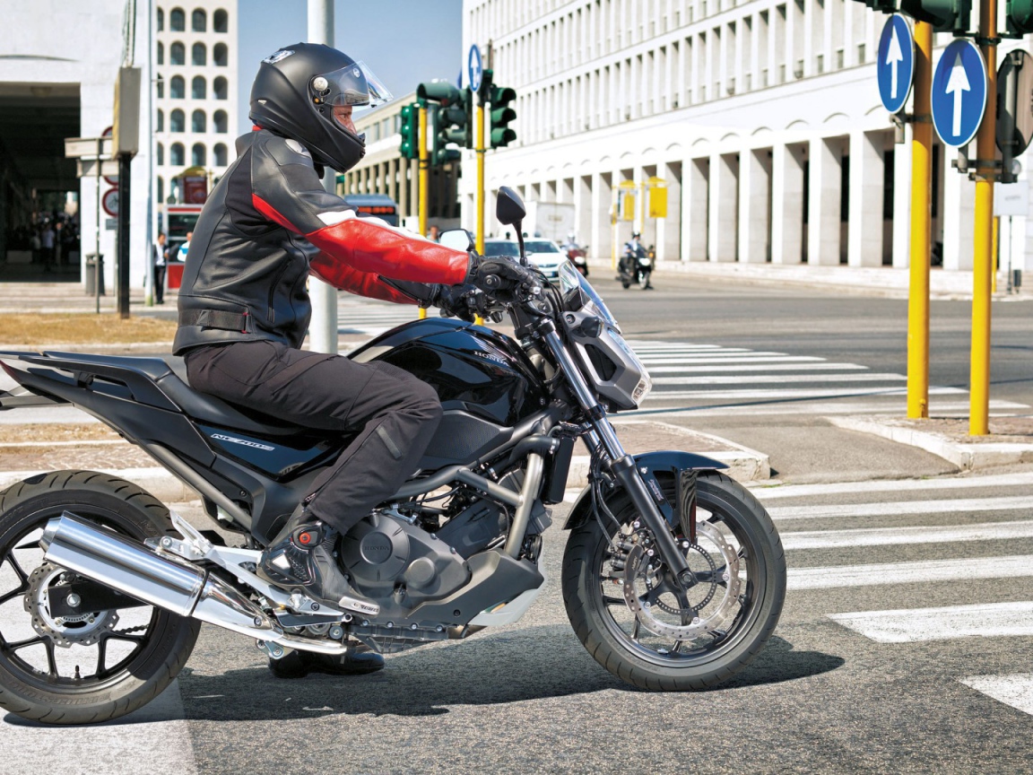 Популярный мотоцикл Honda NC 700 S