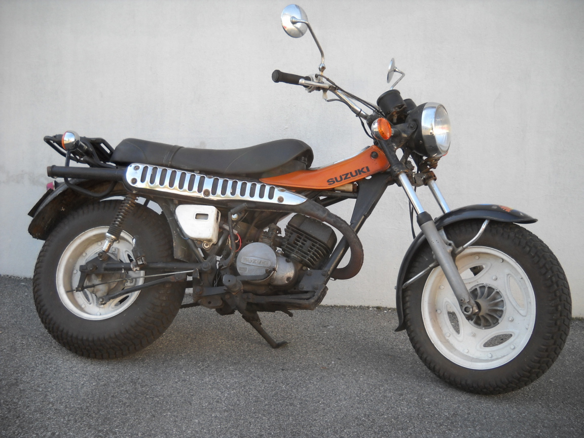 Надежный мотоцикл Suzuki RV 125