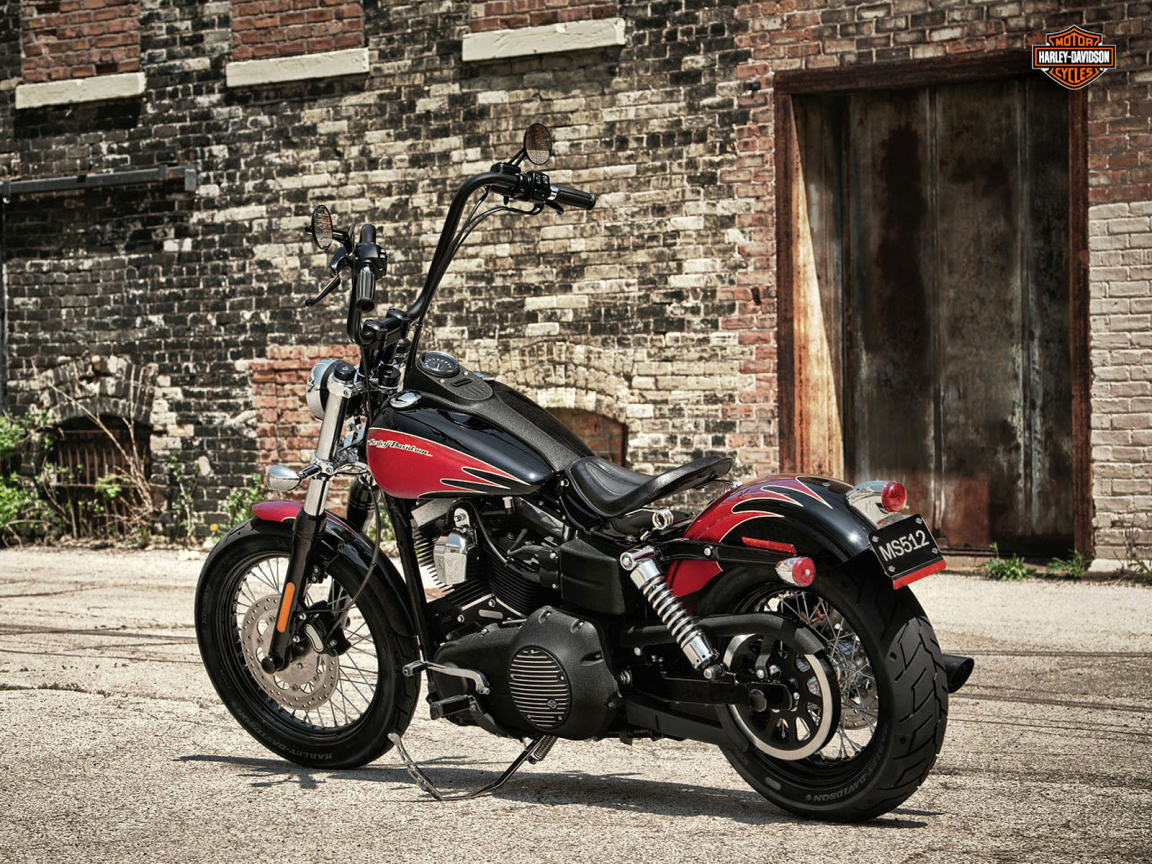 Надежный мотоцикл Harley-Davidson Dyna Street Bob