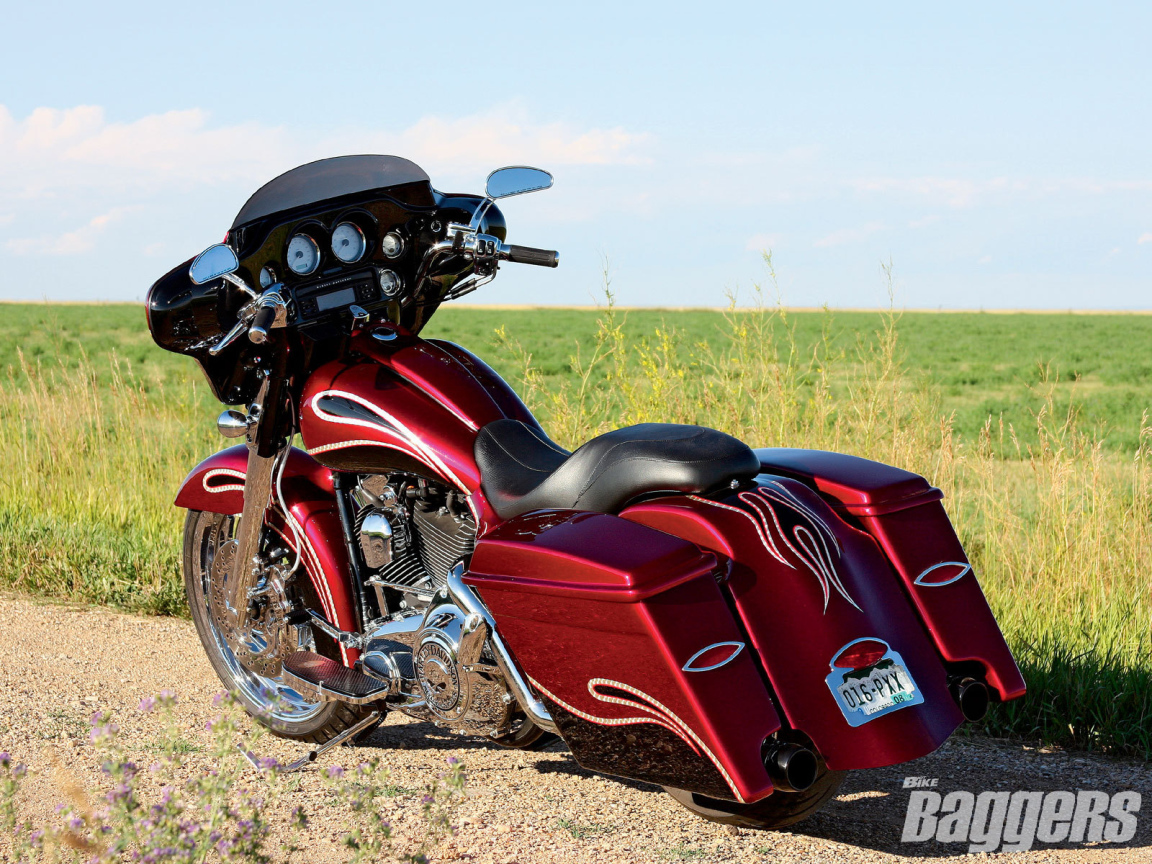 Надежный мотоцикл Harley-Davidson Street Glide