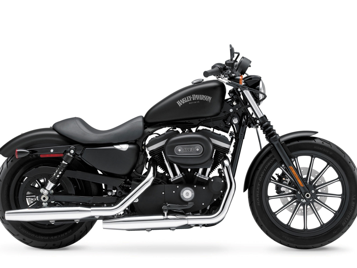 Надежный мотоцикл Harley-Davidson XL 883R Sportster Roadster