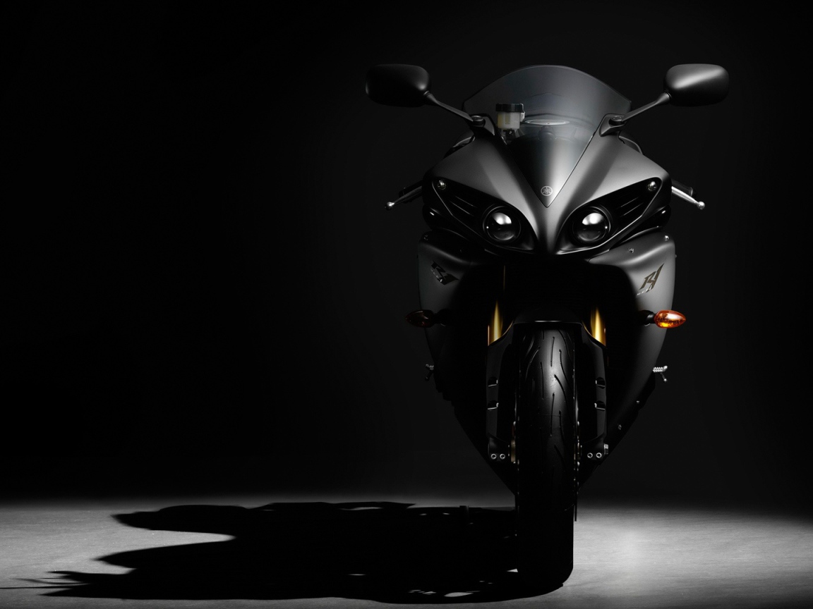 Стильный черный мотоцикл