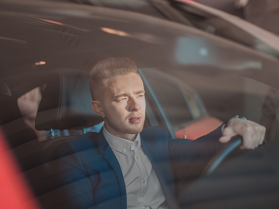 Певец Егор Крид за рулем