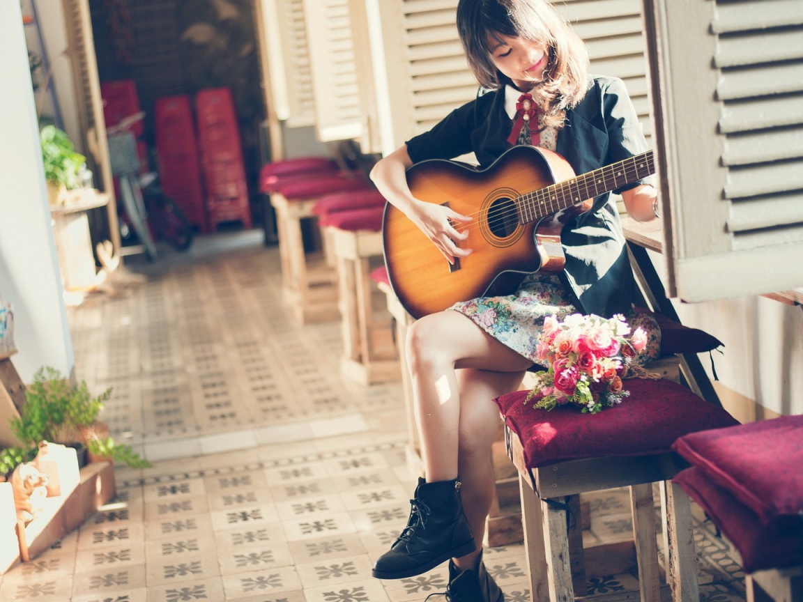 Девочка с гитарой