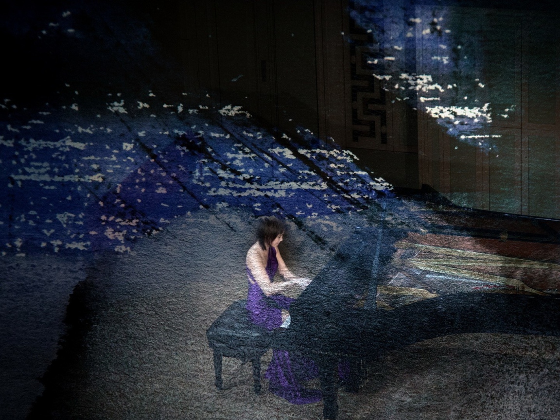 Образ девушки и рояль