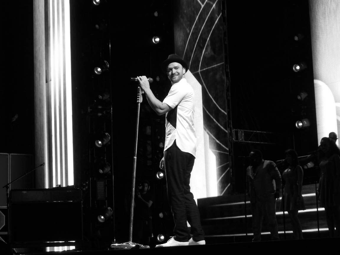 Джастин Тимберлейк выступает в шляпе 