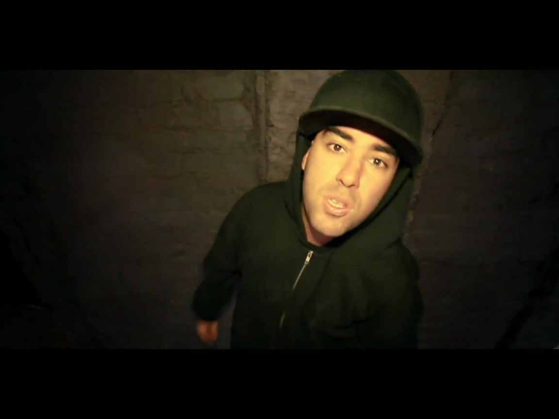 SLIM в своем новом клипе