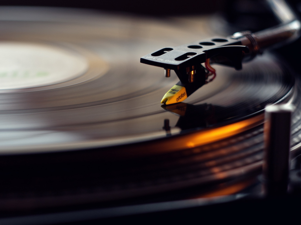 Проигрыватель с пластинкой