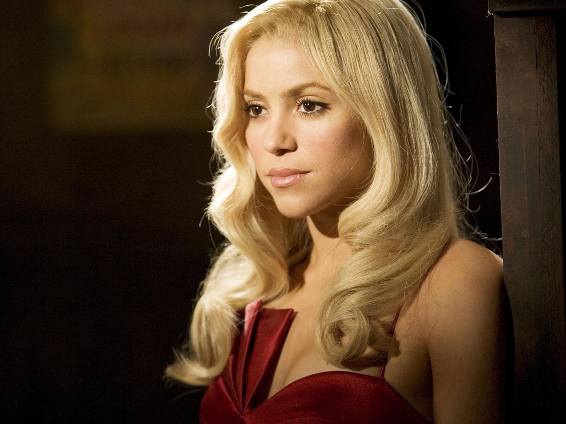 Блондинка певица Шакира