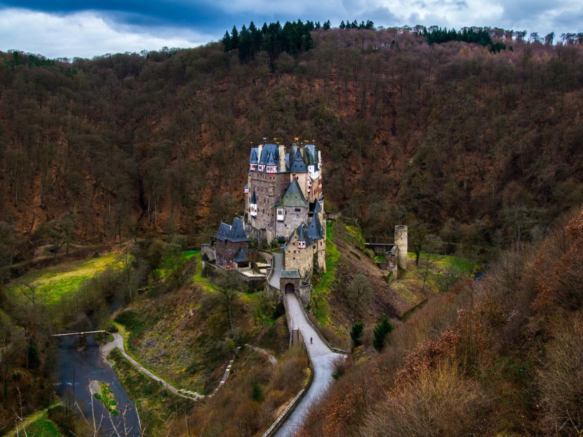 Дорога в старый замок