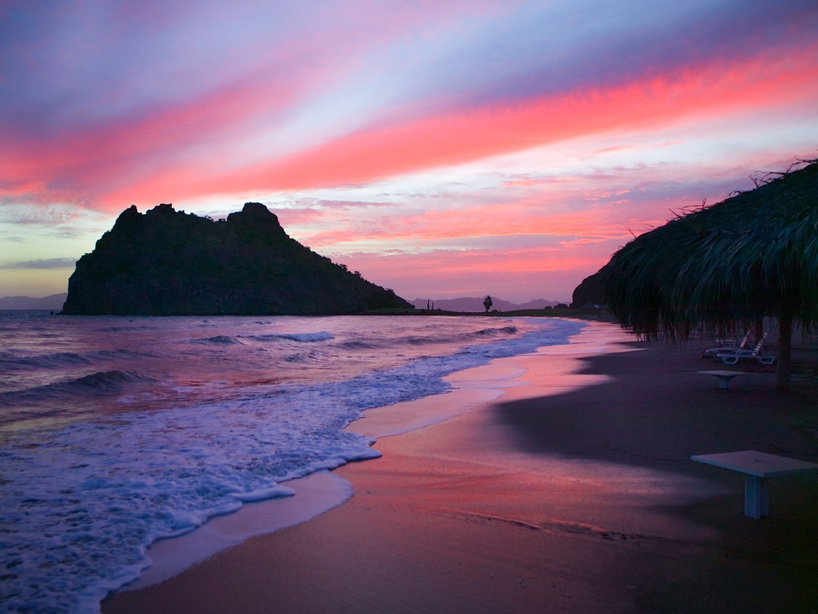 Розовый пляж
