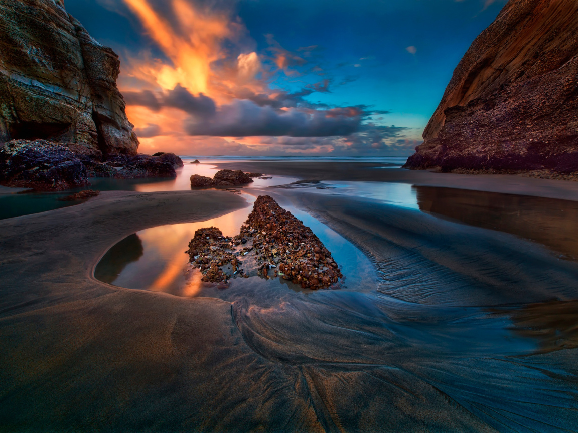 Красные облака над морем